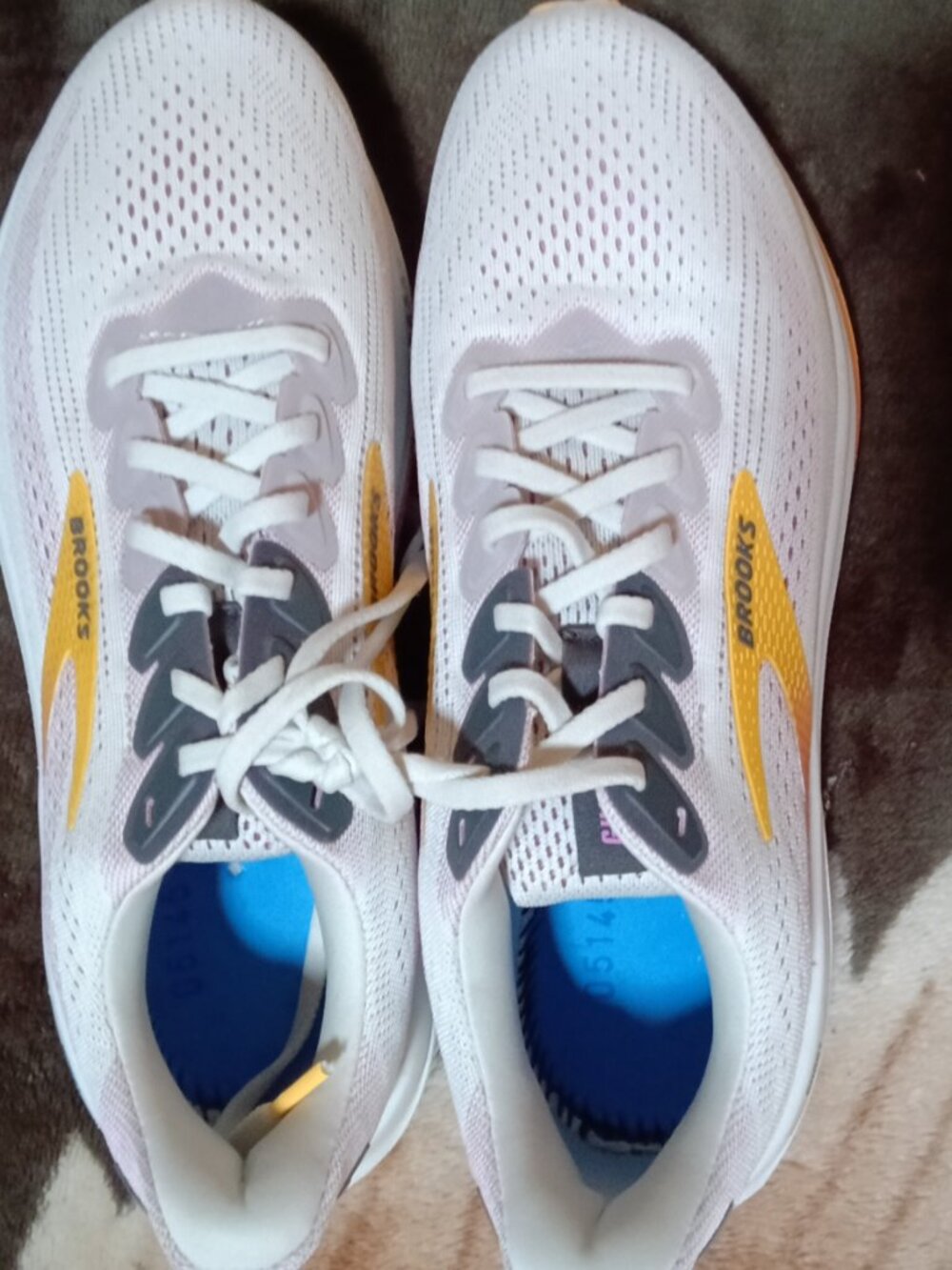 Brooks running shoes - Picture 4 of 4